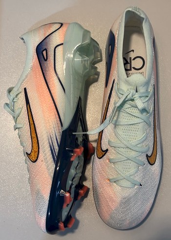 44 Beden çeşitli Renk Nike Krampon Dar kalıptır.