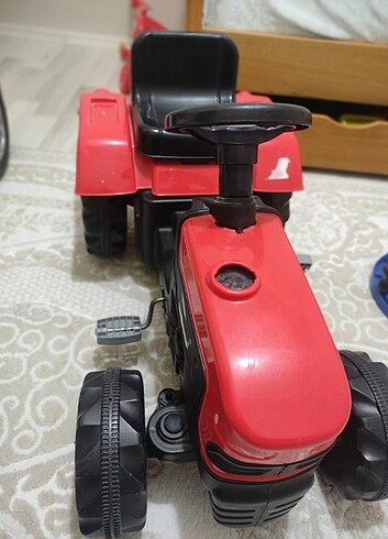 Dolu marka Kırmızı pedallı manuel traktör sorunsuz 