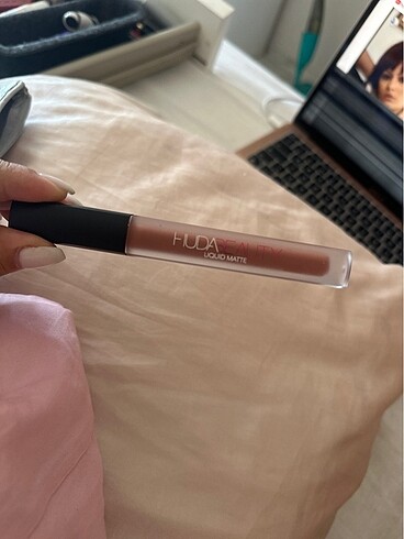 Huda Beauty Trendsetter Likit Mat Ruj