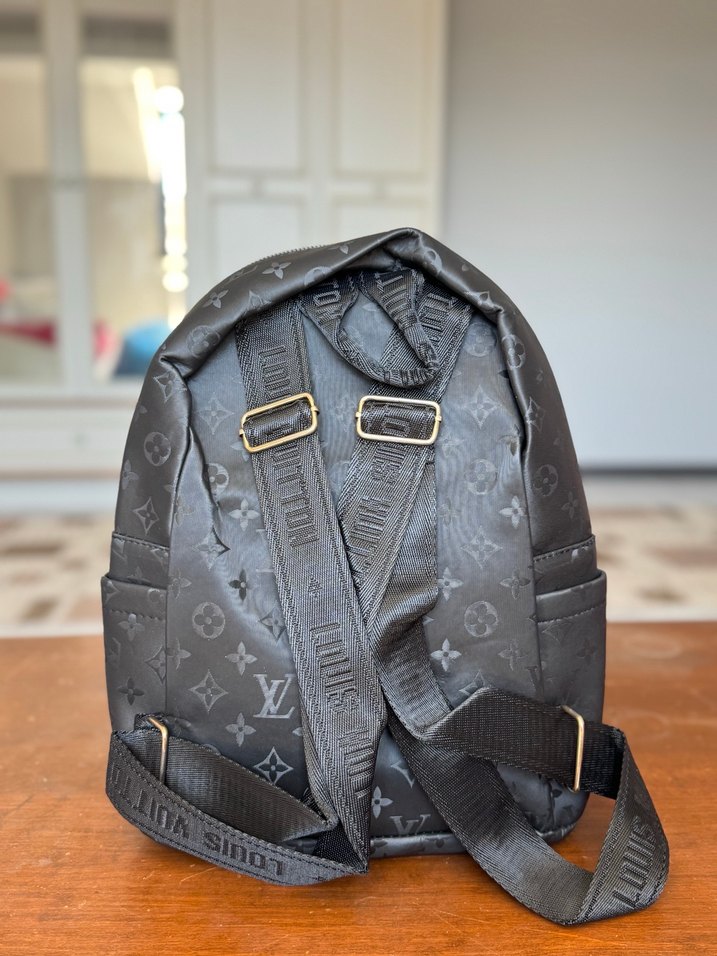 Kadın Siyah Deri Baskılı Sırt Çantası - Görsel 3