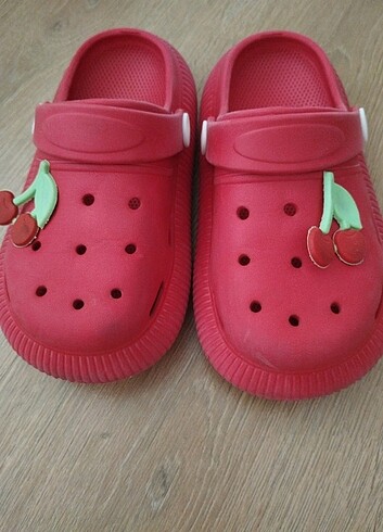 26 Beden pembe Renk Crocs terlık