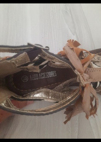 MUDO Deri Toka Detaylı Yılan Desenli  Sandalet - Görsel 5