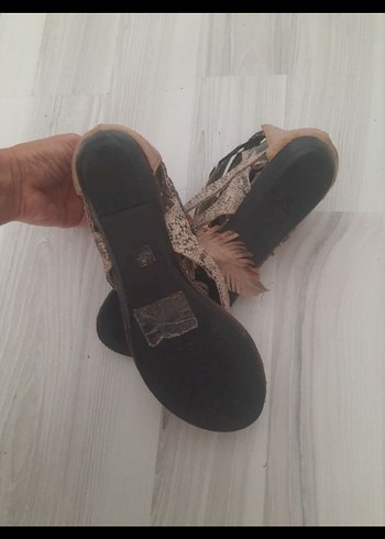 MUDO Deri Toka Detaylı Yılan Desenli  Sandalet - Görsel 2