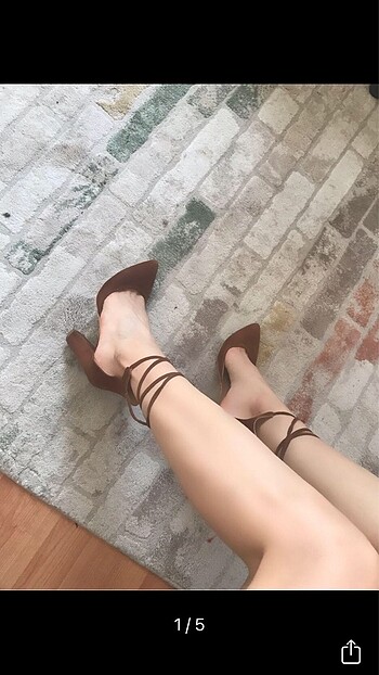 Kahverengi bağcıklı ayakkabı