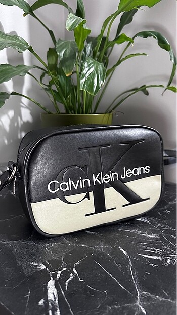 Calvin Klein İki renk çapraz çanta