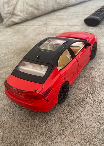 Beden Kırmızı Oyuncak Araba Modeli