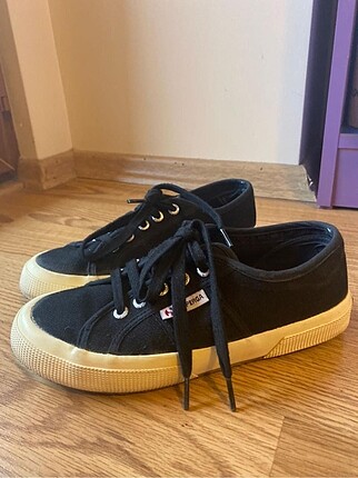 Siyah Superga