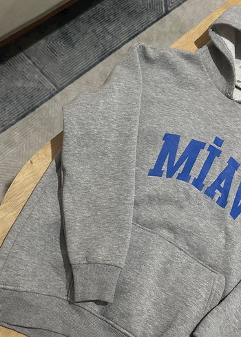 Gri Kapüşonlu MIAV Baskılı Sweatshirt - Görsel 2