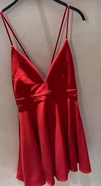 Zara Zara parlak taşlı sırt detaylı kırmızı elbise