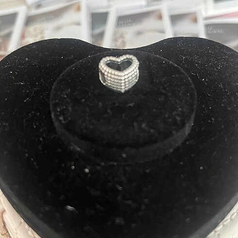 Beden boncuklu kalp küresi ve s harf Charm