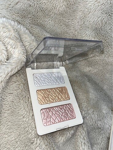 Huda Beauty Huda beauty aydınlatıcı paleti