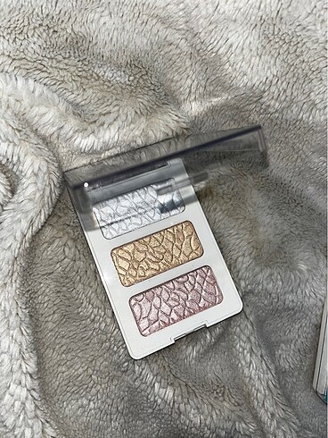 Beden Renk Huda beauty aydınlatıcı paleti
