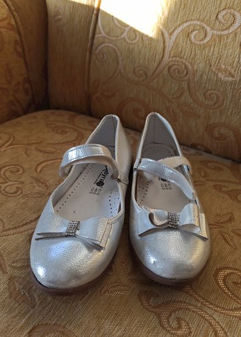 Kız Çocuk Beyaz Tokalı Babet Ayakkabı - Görsel 3