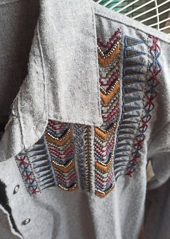 Bohem Nakışlı Gri Uzun Kollu Kadın Gömlek - Görsel 3