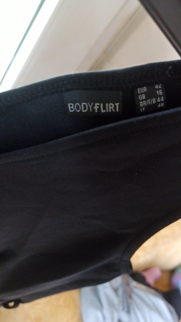 Siyah Kemerli V Yaka Kadın Tulum - Görsel 4