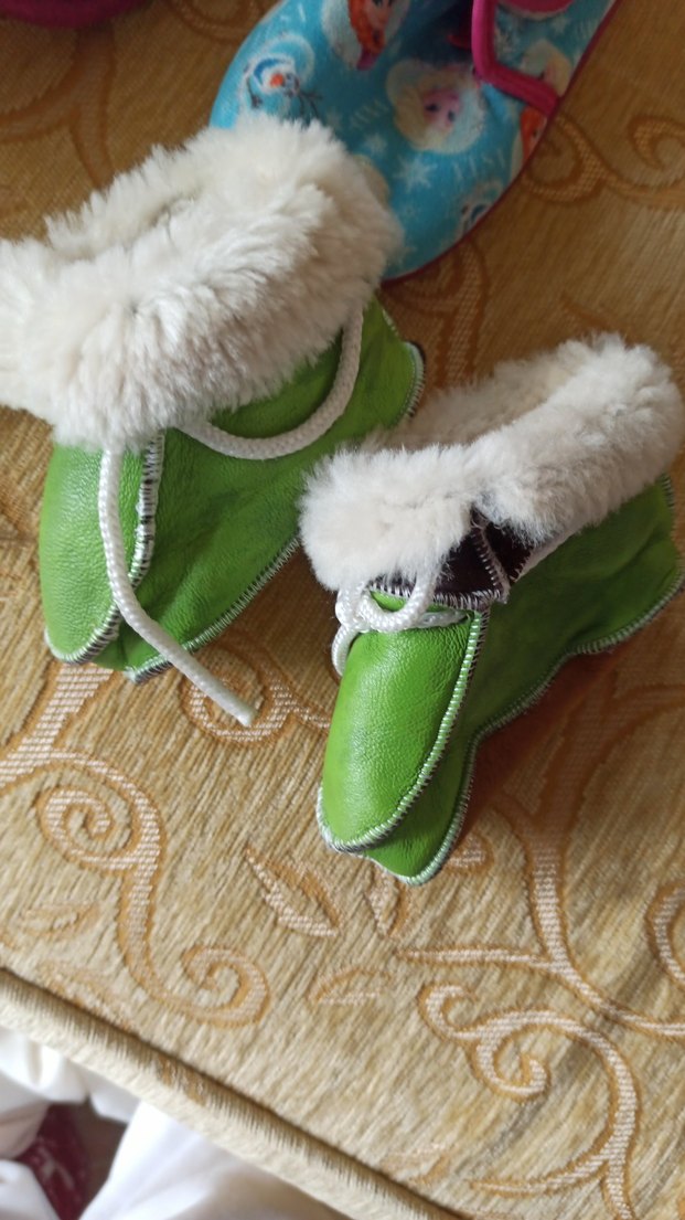 Erkek Çocuk Yeşil Kürklü Süet Ev Terliği - Görsel 2