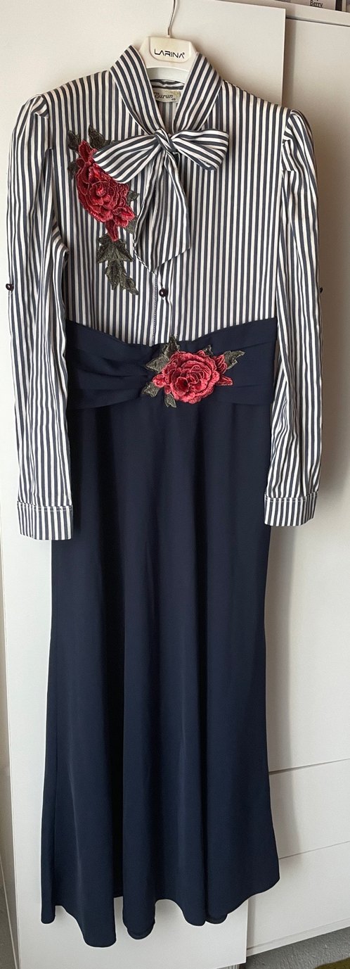 Nakışlı Pilili Lacivert Uzun Elbise - Görsel 2