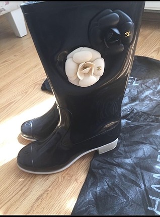 Chanel çizme