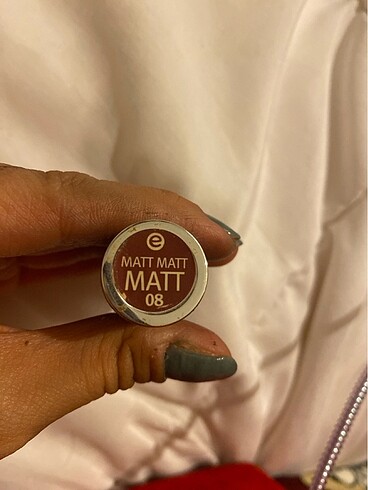 Essence Mat 08