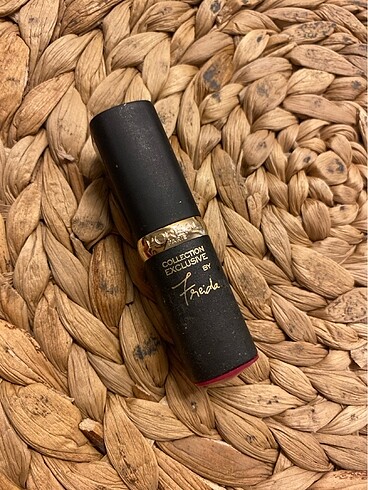 Loreal Paris Freida 's Pure Red