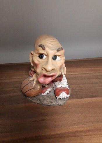 Basketbol Topu ve Ayakkabılı Figürin - Görsel 2