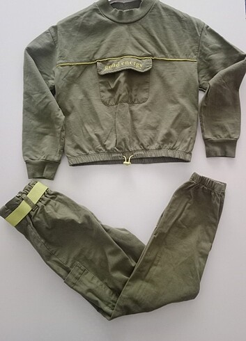 Crop ve jogger pantolon