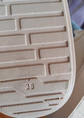 38 Beden ten rengi Renk Bej Bağcıklı 38 numara hiç giyilmemiş Kadın Spor Ayakkabı