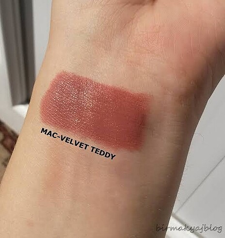  Beden Mac ruj velvet teddy