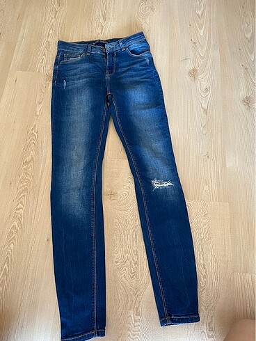 36 beden dar kesim koyu renk bershka jean