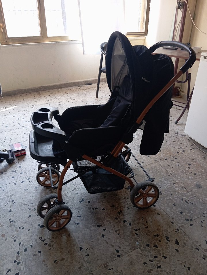 Siyah Bebek Arabası - Görsel 3