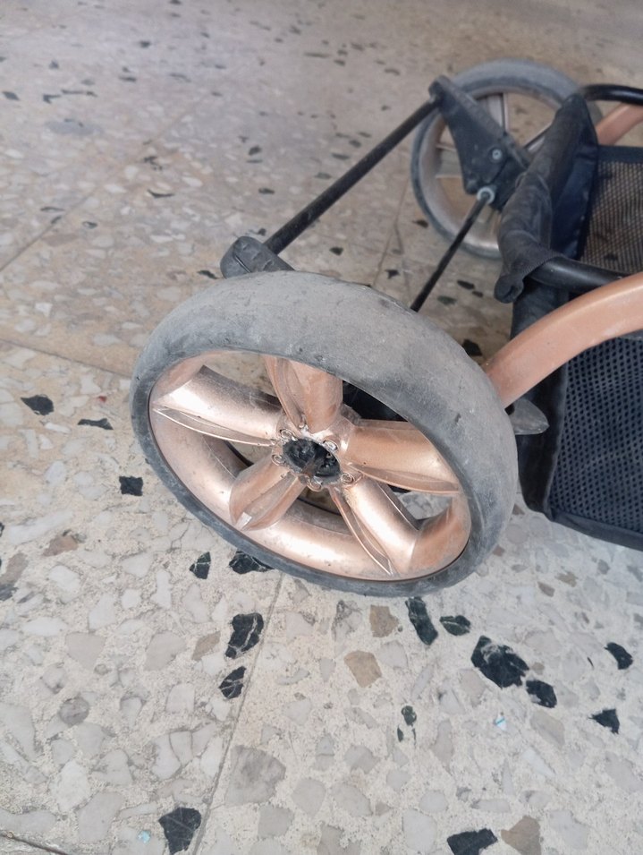 Siyah Bebek Arabası - Görsel 5