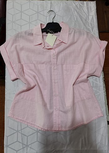 Pembe Düğmeli Kısa Kollu Keten Gömlek