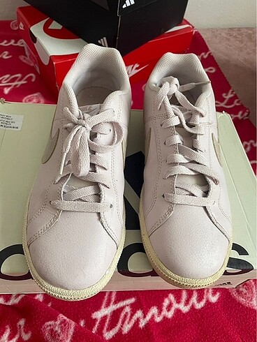 Nike court royale