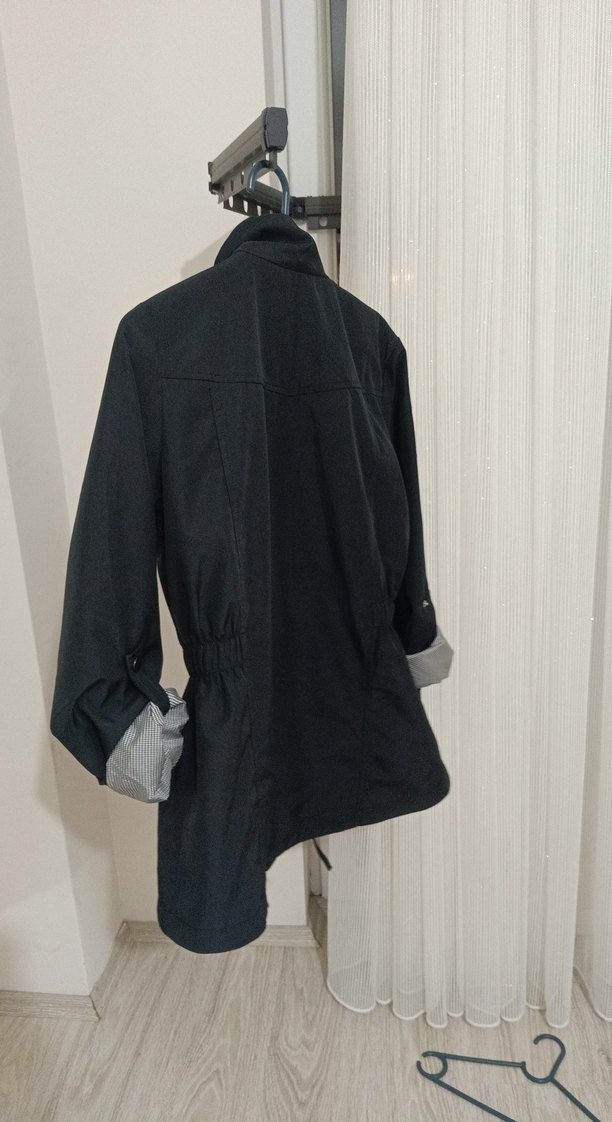 Düğmeli Siyah Kısa Kadın Ceket - Görsel 3