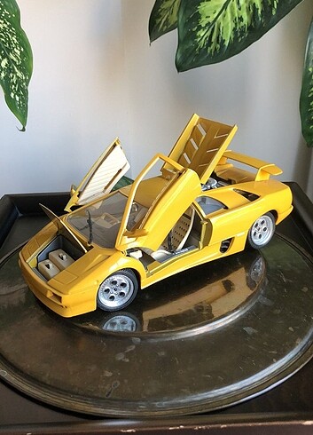  Beden Lamborghini Diablo 1/18 Ölçek Model Araba 1990 Burago Üretim. 