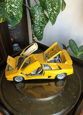 Beden Renk Lamborghini Diablo 1/18 Ölçek Model Araba 1990 Burago Üretim.