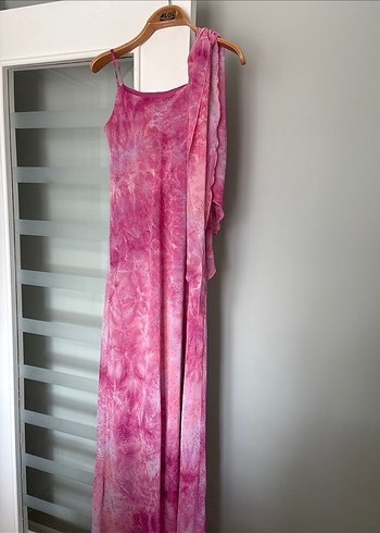 Pembe elbise