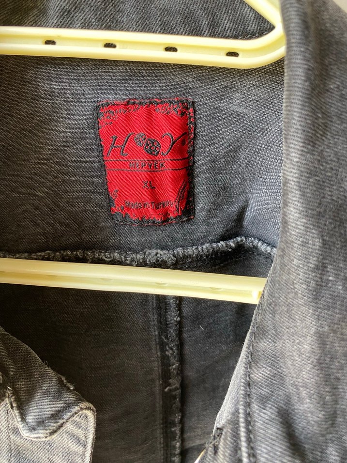 Siyah taşlanmış Düğmeli Kadın Kot Ceket - Görsel 3