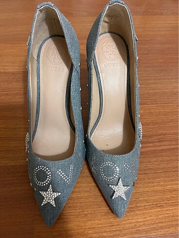 Guess sıfır ayarında topuklu ayakkabı