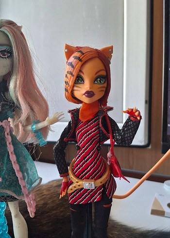 Beden Monster High Haunted Rochelle ve Toralei