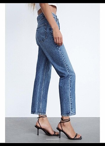  Zara Straight Jeans 