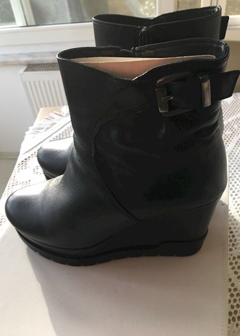 Siyah Deri Kadın Dolgu Topuklu Bot - Görsel 3