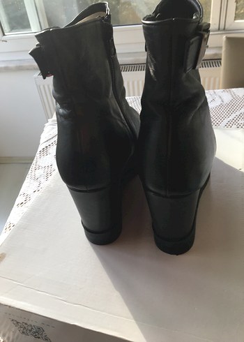 Siyah Deri Kadın Dolgu Topuklu Bot - Görsel 4