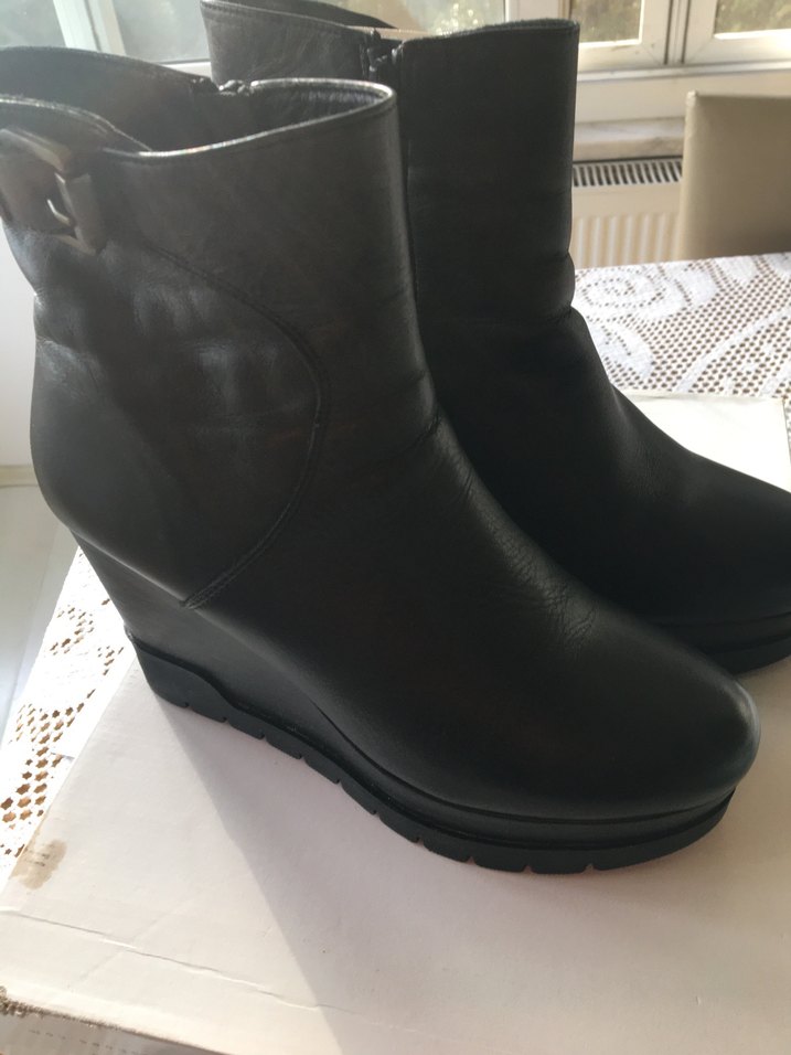 Siyah Deri Kadın Dolgu Topuklu Bot - Görsel 2