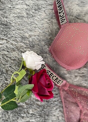 Victoria s Secret vs alt üst takım