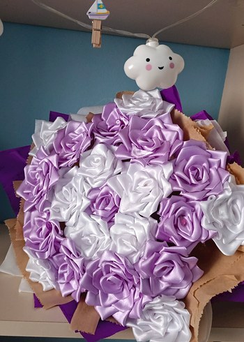 El Yapımı Mor ve Beyaz Saten Gül Buketi - Görsel 2