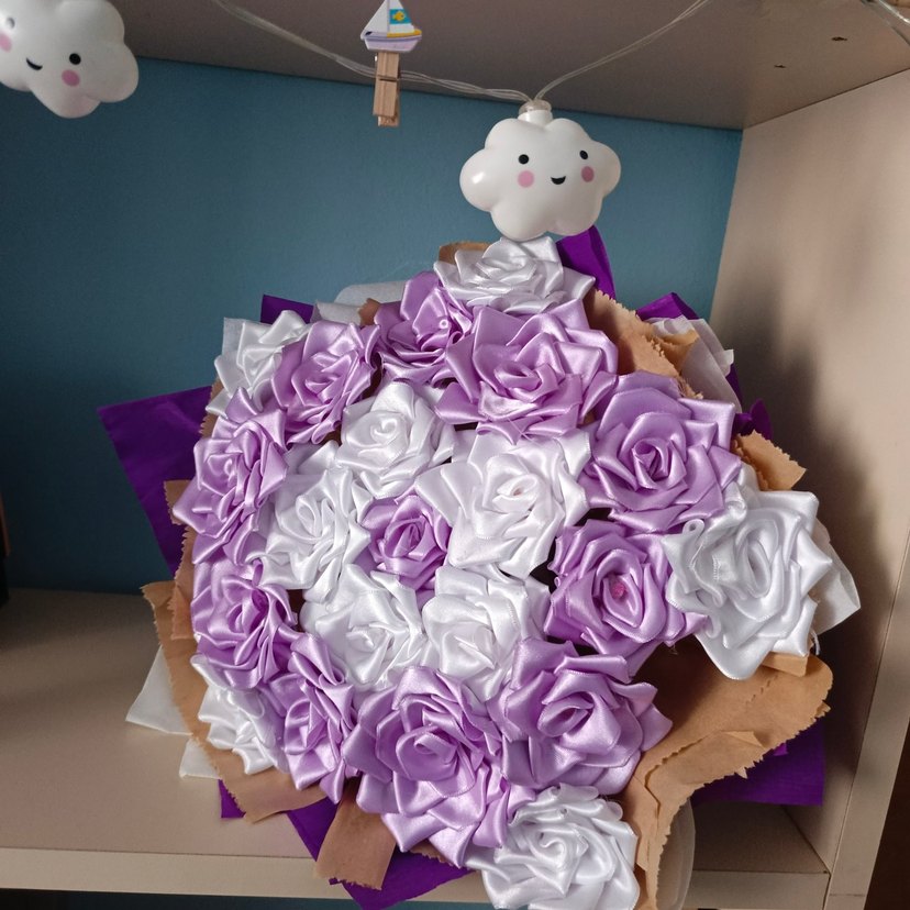 El Yapımı Mor ve Beyaz Saten Gül Buketi - Görsel 2