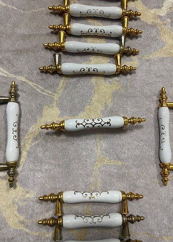 Diğer Beyaz ve Altın Detaylı Dekoratif Porselen Kulp