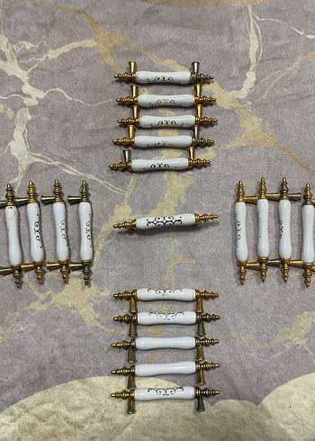 Beyaz ve Altın Detaylı Dekoratif Porselen Kulp