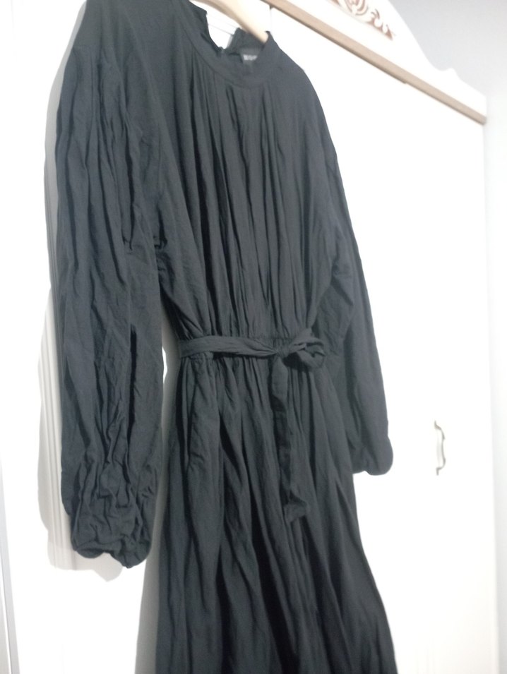 Uzun Siyah Keten Kemerli Elbise - Görsel 3